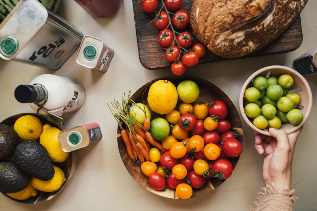 Frutas y verduras frescas para planificar una compra saludable y ahorrar