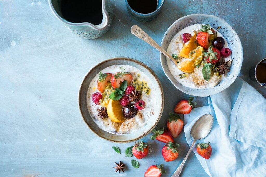 Desayuno de avena y café para empezar el día con energía